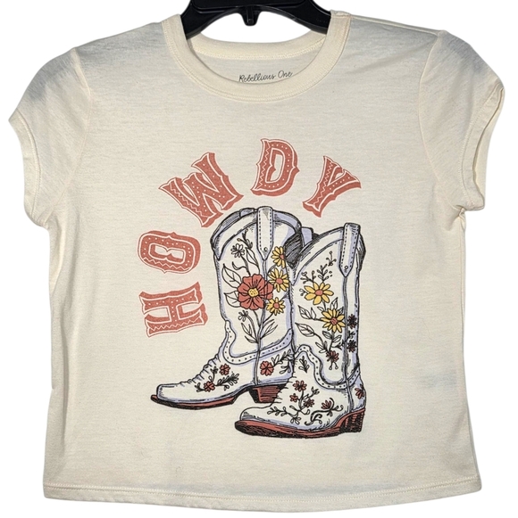 Pretty Rebellious Juniors' Howdy Cowboy Boots Graphic Cropped T-shirt - Picture 4 of 4